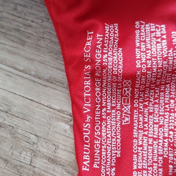 VICTORIA'S SECRET FABULOUS PLUNGE BRA SZ 32B FOR VALENTINE'S - Picture 6 of 9